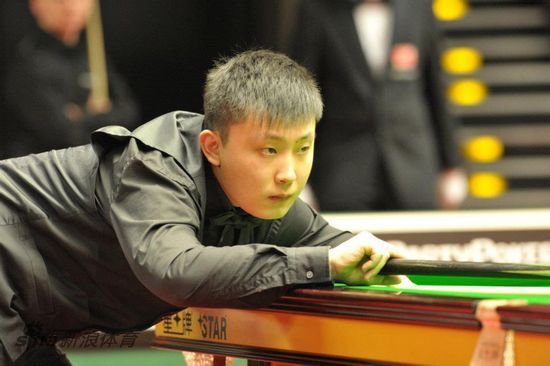 对他充满期 对他充满期